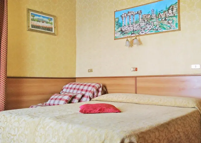 Cristina Hotel *