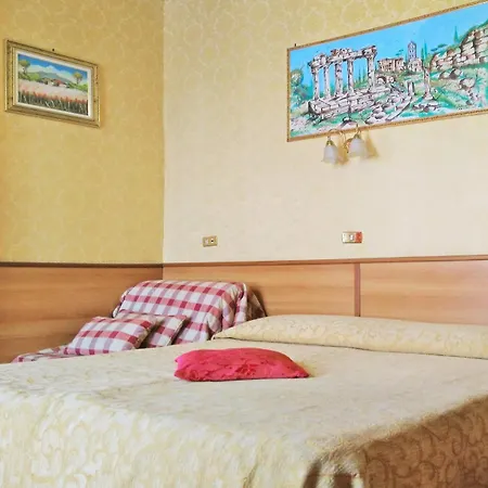 Cristina Hotel *